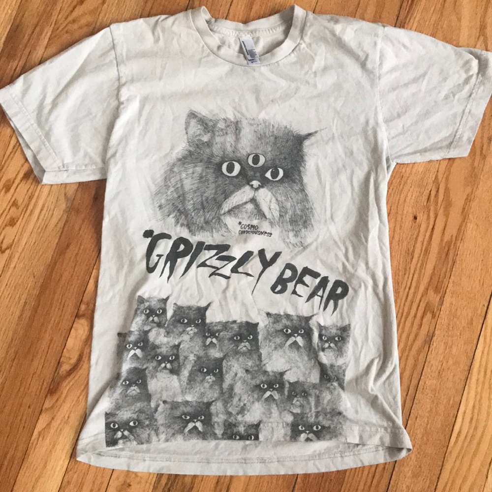 Kitty graphic tee 😸